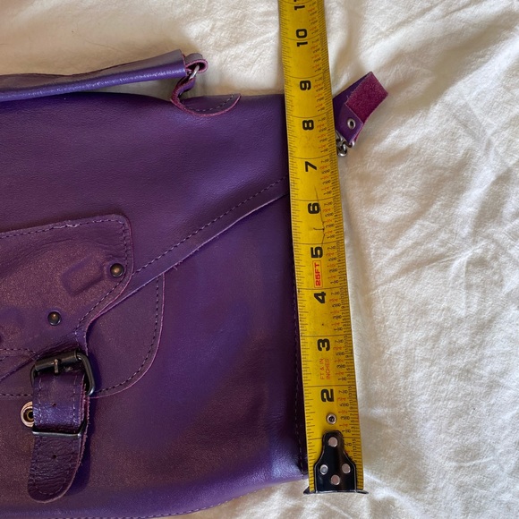 Vintage purple leather crossbody purse. - Picture 4 of 6